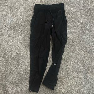 Dance Studio Mid-Rise Cropped Pant